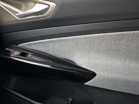 Used 2023 Volkswagen ID.4 2WD image 19