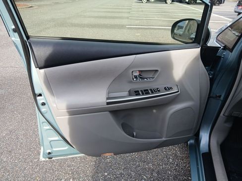 Used 2017 Toyota Prius V Two image 21