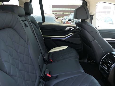 Used 2025 BMW X7 xDrive40i w/ Premium Package AWD/4WD image 25