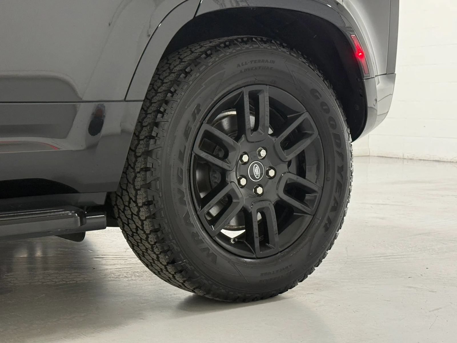 Used 2021 Land Rover Defender 110 X-Dynamic HSE AWD/4WD image 38