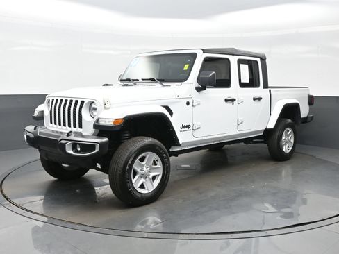 Used 2022 Jeep Gladiator Sport AWD/4WD image 2
