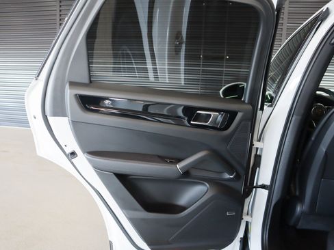 Certified 2023 Porsche Cayenne image 24