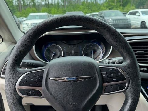 Used 2017 Chrysler Pacifica Touring Plus FWD image 25