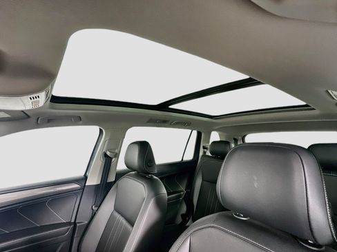 Used 2023 Volkswagen Tiguan SE w/ Panoramic Sunroof Package FWD image 25
