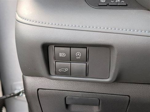 Used 2023 Toyota Highlander LE image 29