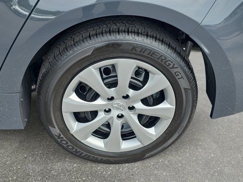 Used 2025 Toyota Corolla LE FWD image 31