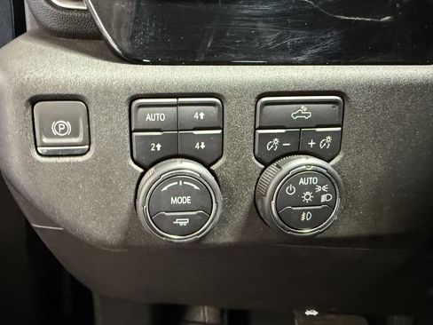 Used 2022 Chevrolet Silverado 1500 RST w/ Z71 Off-Road Package image 17