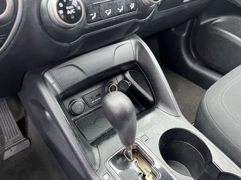 Used 2010 Hyundai Tucson GLS image 16