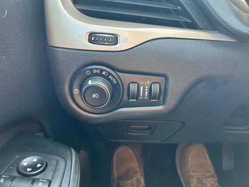 Used 2015 Jeep Cherokee Latitude image 27