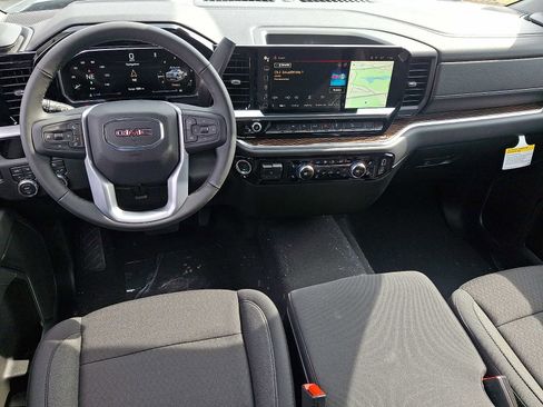 New 2026 GMC Sierra 1500 SLE image 9