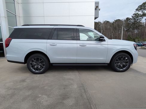 New 2026 Ford Expedition Max Platinum w/ Stealth Appearance Package AWD/4WD image 3