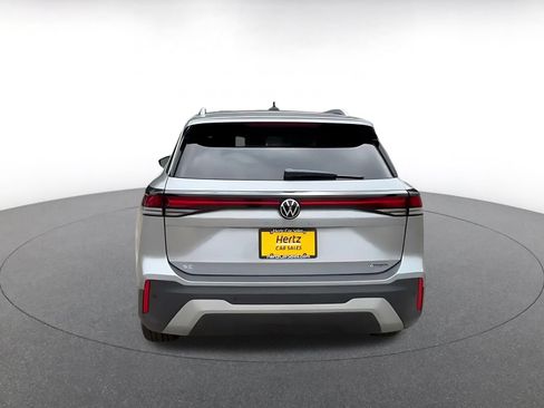 Used 2026 Volkswagen Tiguan SE AWD/4WD image 10