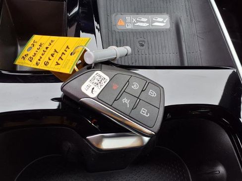 Used 2025 Buick Enclave Preferred w/ Power Package image 9