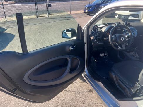 Used 2018 smart fortwo electric drive image 10