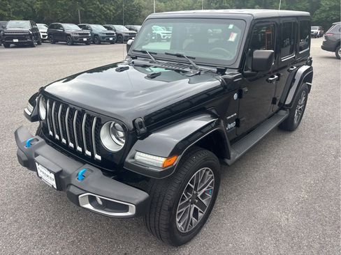 Used 2023 Jeep Wrangler Unlimited Sahara w/ Cold Weather Group AWD/4WD image 3