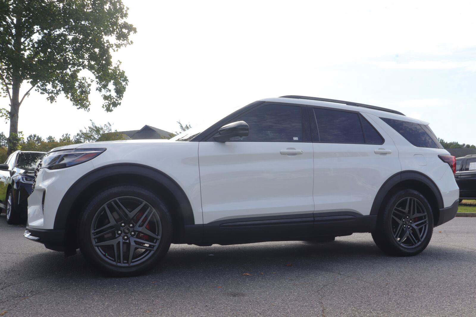 Used 2025 Ford Explorer ST w/ Sun And Sound Package AWD/4WD image 43