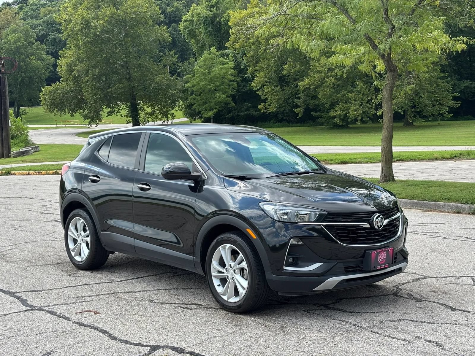 Used 2023 Buick Encore GX Preferred w/ Cold Weather Comfort Package FWD image 3