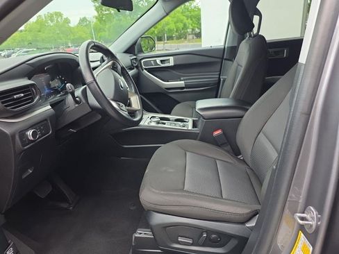 Used 2022 Ford Explorer XLT AWD/4WD image 16