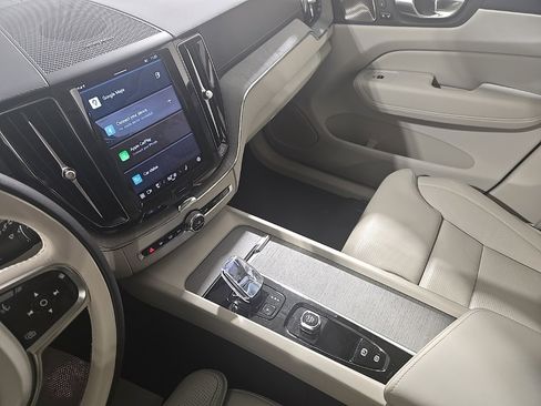 Used 2024 Volvo XC60 T8 Ultimate w/ Protection Package Premier image 10