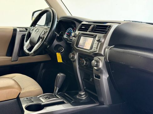 Used 2016 Toyota 4Runner SR5 AWD/4WD image 33