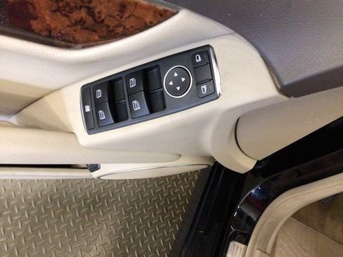 Used 2014 Mercedes-Benz C 250 Sedan image 16