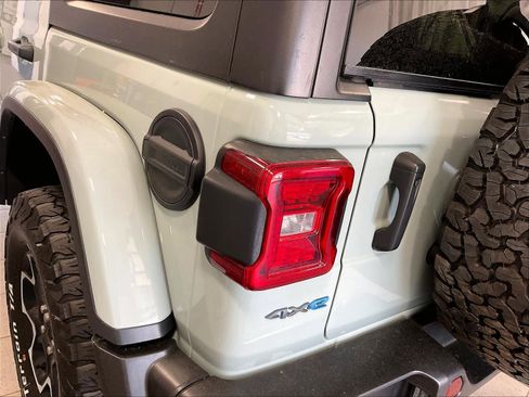 Used 2023 Jeep Wrangler Unlimited Rubicon 4xe w/ Cold Weather Group AWD/4WD image 32