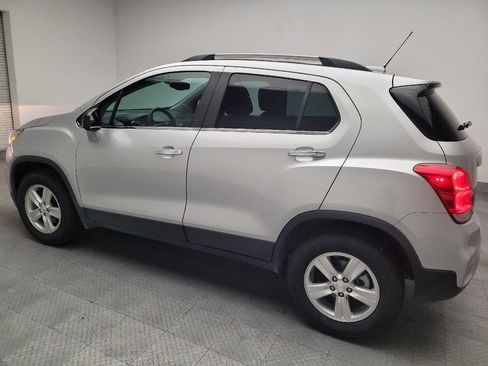 Used 2020 Chevrolet Trax LT w/ LT Convenience Package image 3