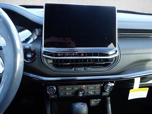 New 2026 Jeep Compass Latitude w/ Sun and Sound Group image 18