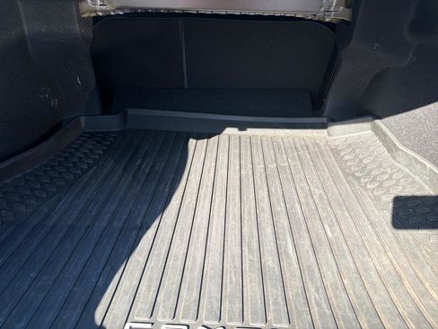 Used 2020 Toyota Camry XLE image 11