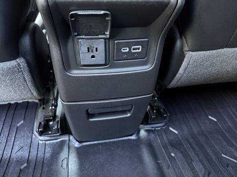 Used 2023 GMC Acadia SLT w/ Preferred Package image 35