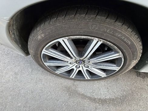 Used 2018 Volvo S60 T5 Inscription image 9