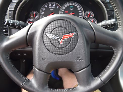 Used 2005 Chevrolet Corvette Coupe w/ Preferred Equipment Group image 9