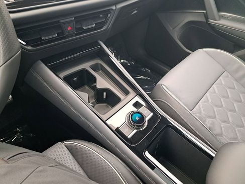 New 2026 Volkswagen Tiguan SEL R-Line AWD/4WD image 28
