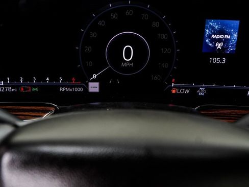 Used 2021 Cadillac Escalade Premium Luxury image 35