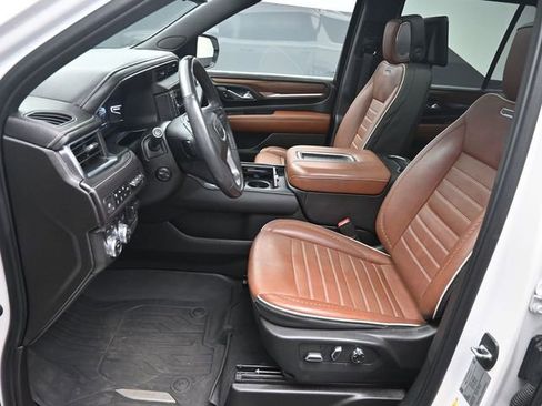 Used 2023 GMC Yukon Denali Ultimate AWD/4WD image 18
