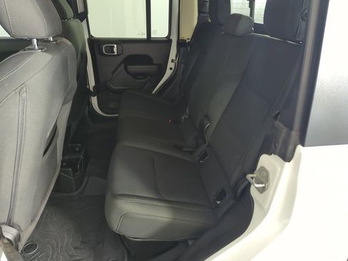 Used 2022 Jeep Gladiator Willys image 28