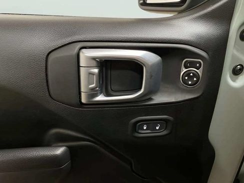 Used 2024 Jeep Wrangler Unlimited AWD/4WD image 34