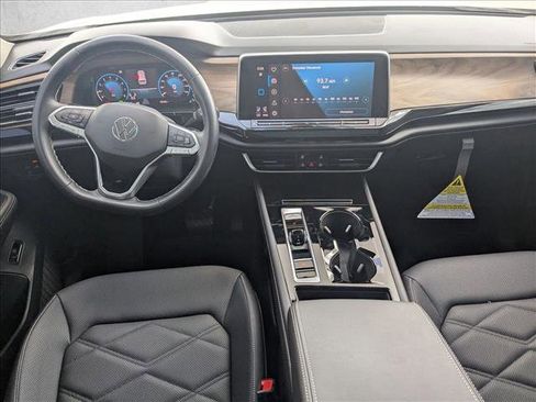Used 2025 Volkswagen Atlas SE FWD image 20