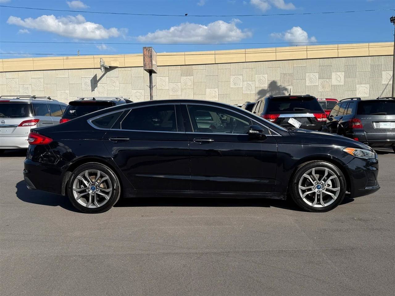 Used 2019 Ford Fusion SEL FWD image 6
