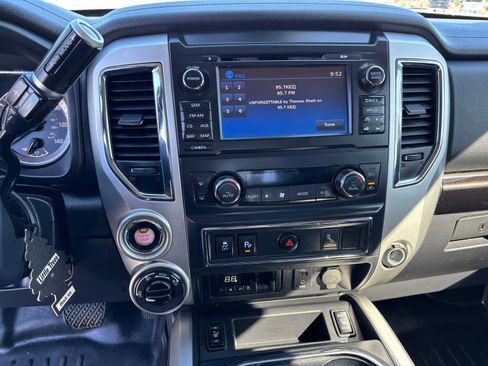 Used 2017 Nissan Titan SV AWD/4WD image 17
