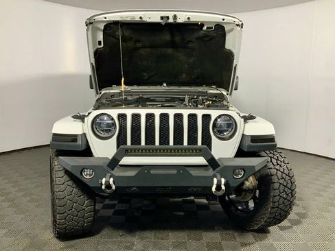 Used 2018 Jeep Wrangler Unlimited Sahara AWD/4WD image 7