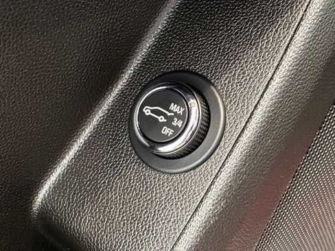 Used 2023 Chevrolet Traverse LT AWD/4WD image 23