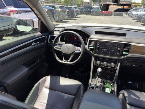 Used 2022 Volkswagen Atlas SE w/ Panoramic Sunroof Package FWD image 37