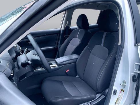 Used 2025 Nissan Sentra SV FWD image 8