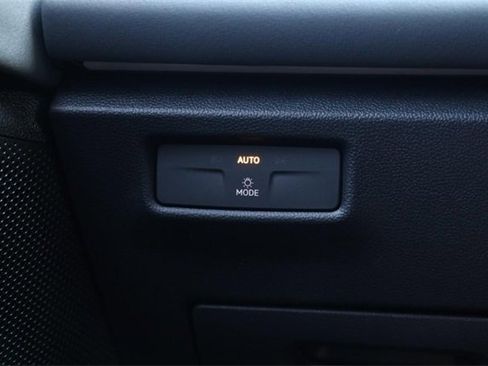 New 2025 Volkswagen Tiguan SE image 20