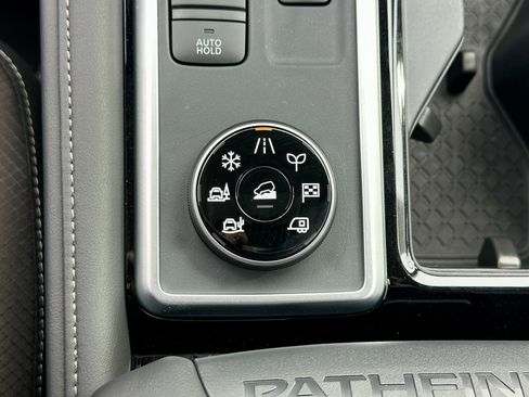 New 2026 Nissan Pathfinder SL image 21