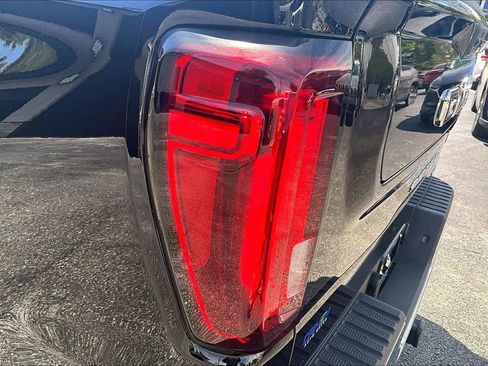 Used 2024 GMC Sierra 1500 SLT image 32