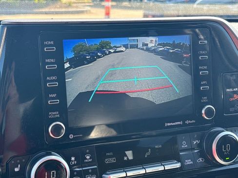 Used 2020 Toyota Highlander XLE image 4