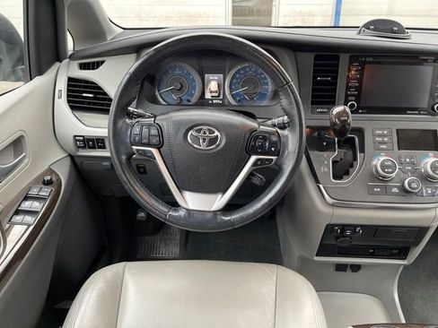 Used 2019 Toyota Sienna XLE Premium image 12