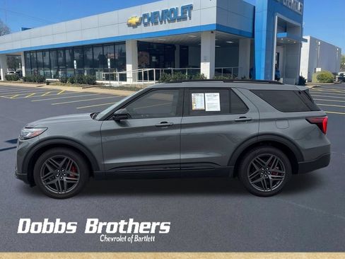 Used 2025 Ford Explorer ST AWD/4WD image 2
